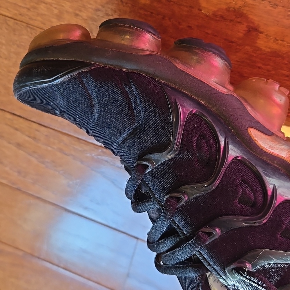 Nike Air Vapormax Plus Black & Gold - Picture 7 of 8